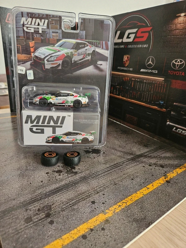 Nissan GT-R NISMO GT3 #23 KCMG – MINI GT – Escala 1:64